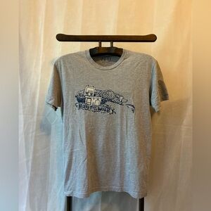 Yeti size medium gray T-shirt